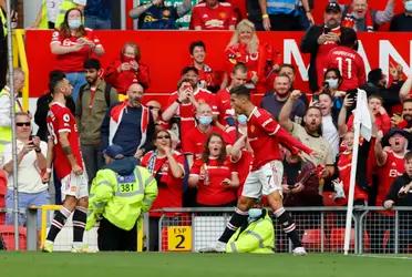 The presence of Cristiano Ronaldo not only caused excitement in Manchester United fans, but also in the rival squad: Newcastle's Jamaal Lascelles and Joelinton tried to change jerseys.