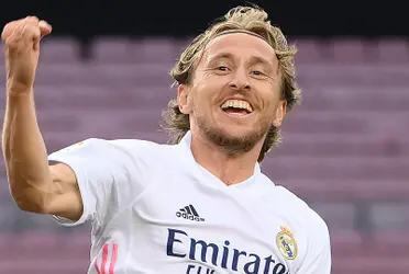 The president of Real Madrid knows that the star midfielder will have his decline soon, and is behind a player so he can take the place of the 35-year-old Croatian.