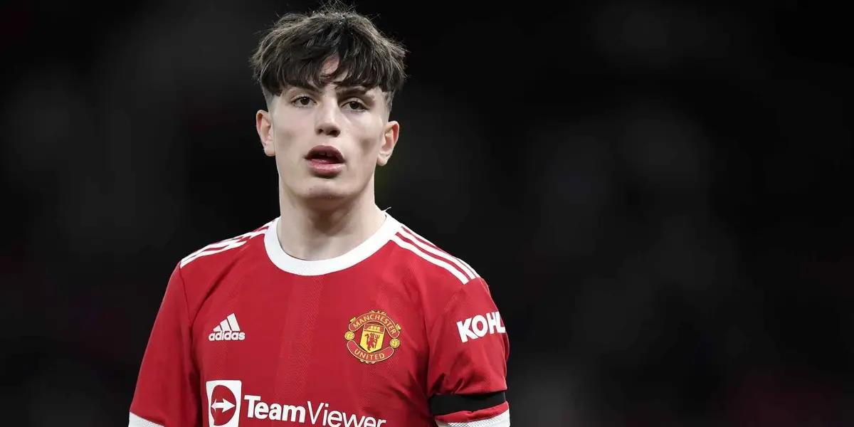 The promising young player was an express request of Erik Ten Hag, who wants to have him on a permanent basis starting next season.