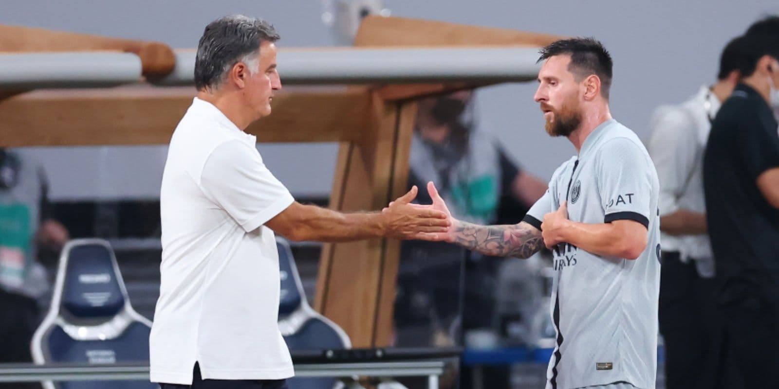 The PSG coach made a controversial action against Argentine striker Lionel Messi