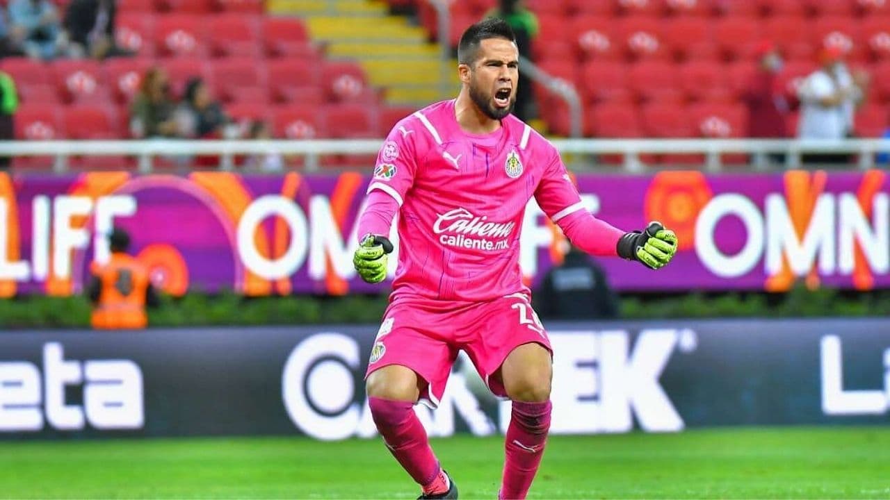 The Rebaño goalkeeper had no problem reminding the Zorros of the importance of the Jalisco Stadium in the Rojiblancos’ history.
