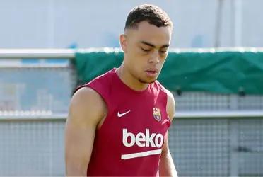 The Red Devils are in need of a right-back.