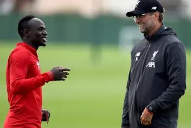 The Senegalese striker would practically have one foot out of the Red club.