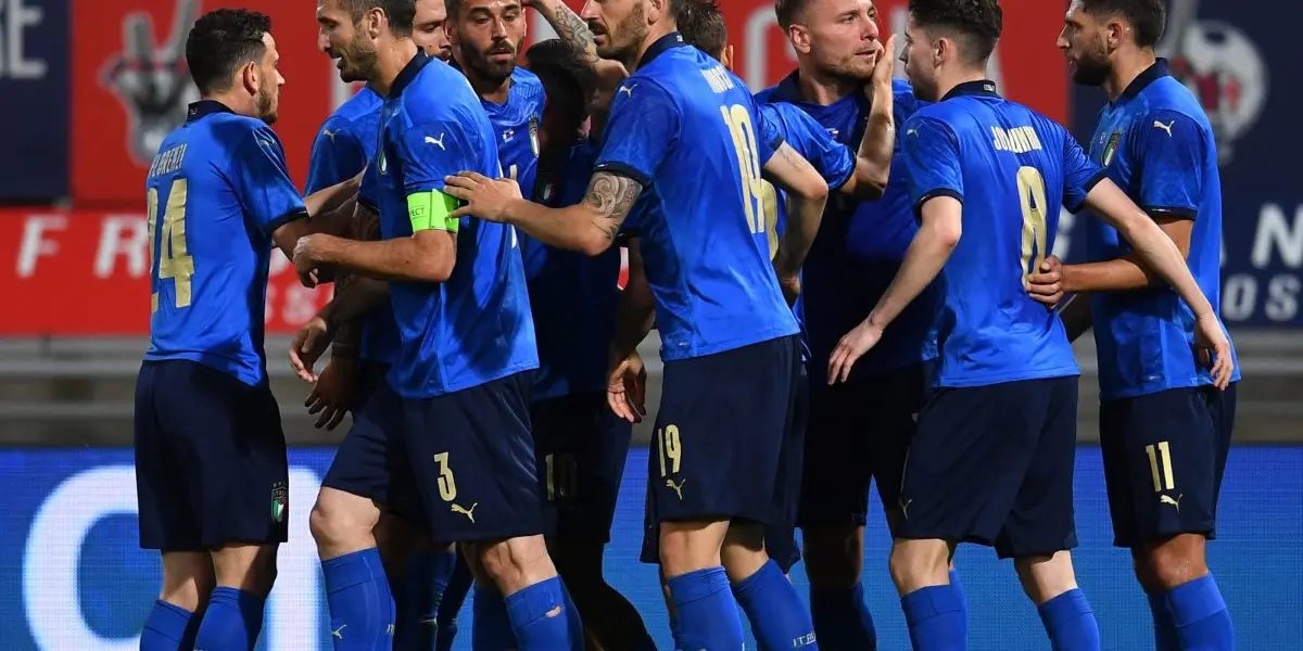 The skilled winger of the Italian national team, Lorenzo Insigne, brought to the dressing room a song that was all the rage during the European Championship.
