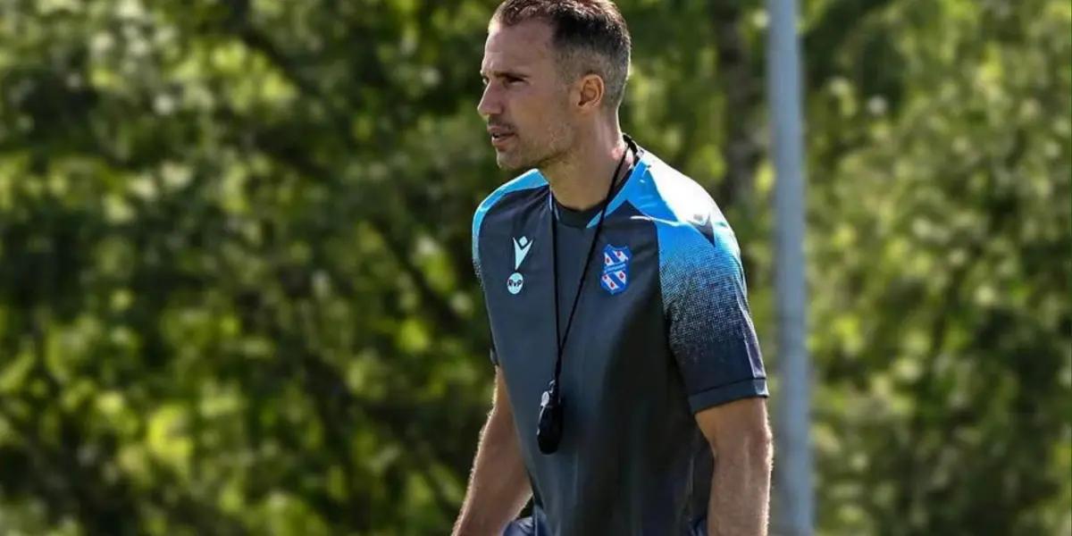 The son of Robin van Persie follows in his father’s footsteps, securing a professional deal with the Dutch club.