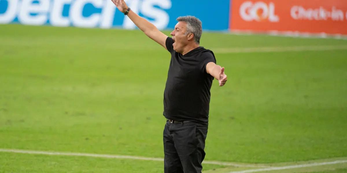 The Spanish coach had a debut for oblivion in the Copa Libertadores and the critics did not wait.