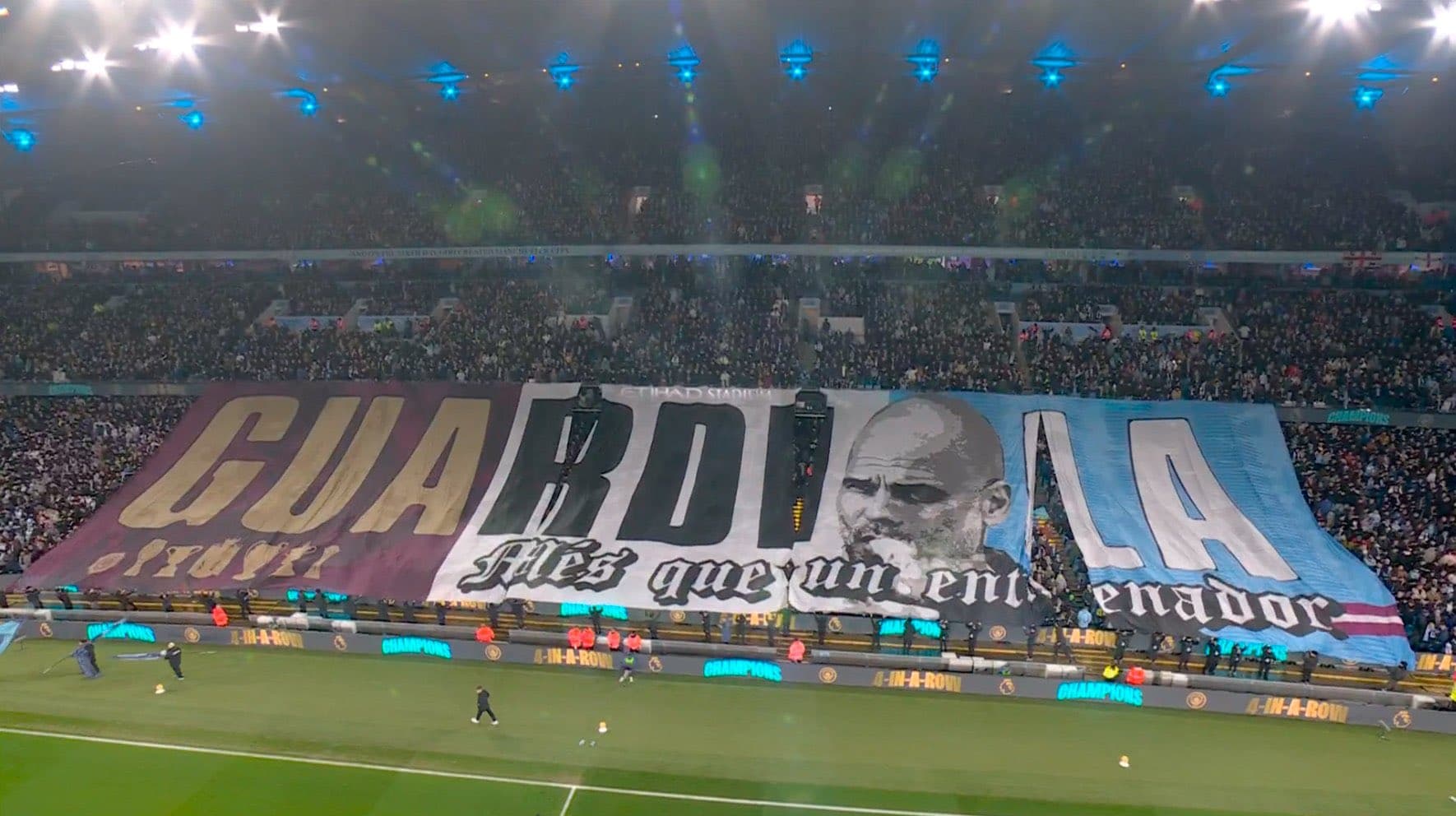 The Spanish coach is going through difficult times but still receives the backing of fans