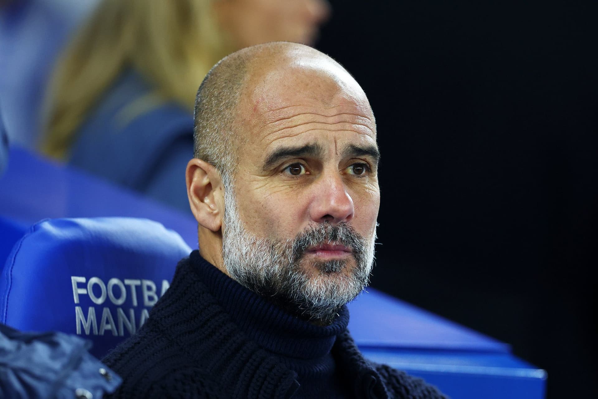 The Spanish coach is still unable to correct the course of the team and now there are problems of economic losses.