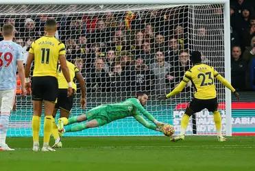 The Spanish goalkeeper avoided the first goal of the match between Watford and Manchester United on the 12th date of the Premier League at the Vicarage Road stadium.