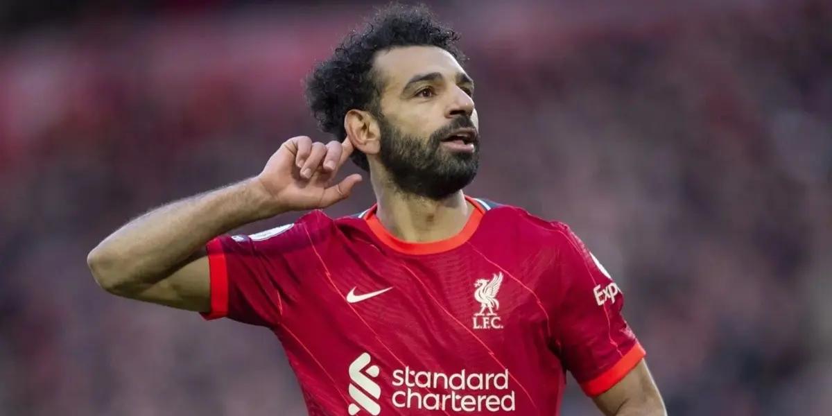 The star of the red team was invited to face a teammate of his for a character who was a soccer player.