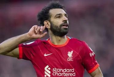 The star of the red team was invited to face a teammate of his for a character who was a soccer player.