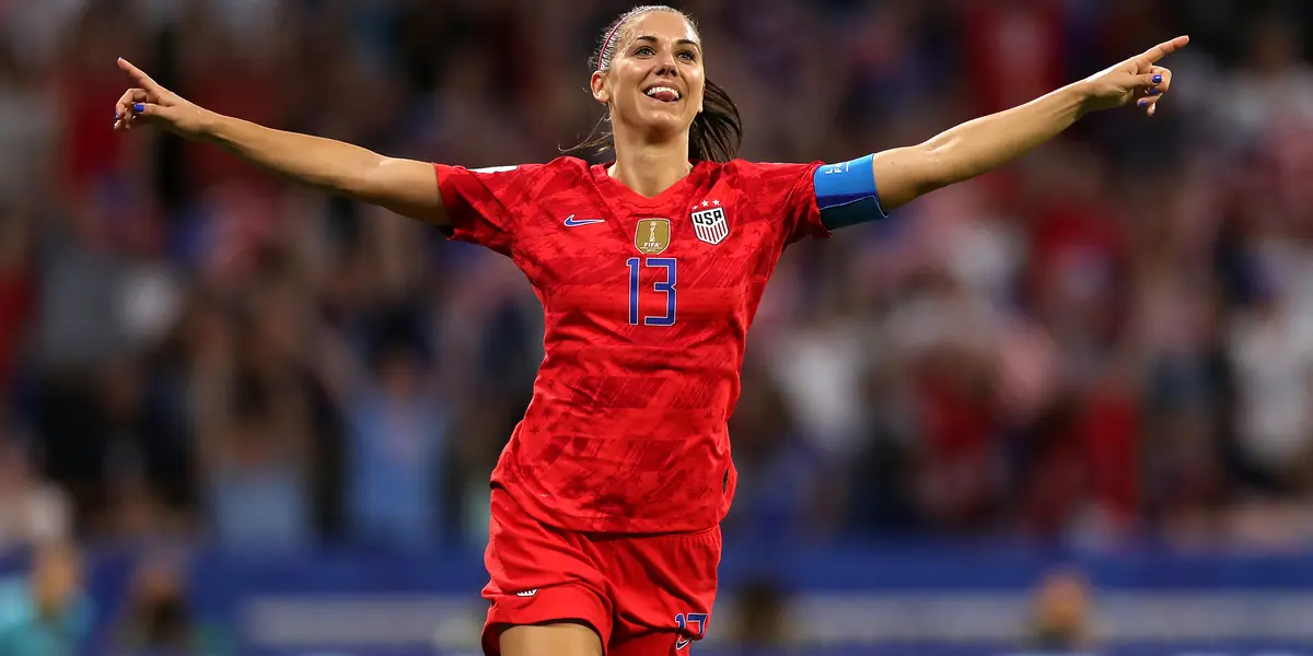 The star of the United States women's soccer team, Alex Morgan, gave an announcement on Twitter that links her to Messi and Cristiano Ronaldo in an exclusive group.