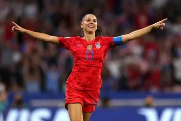 The star of the United States women's soccer team, Alex Morgan, gave an announcement on Twitter that links her to Messi and Cristiano Ronaldo in an exclusive group.