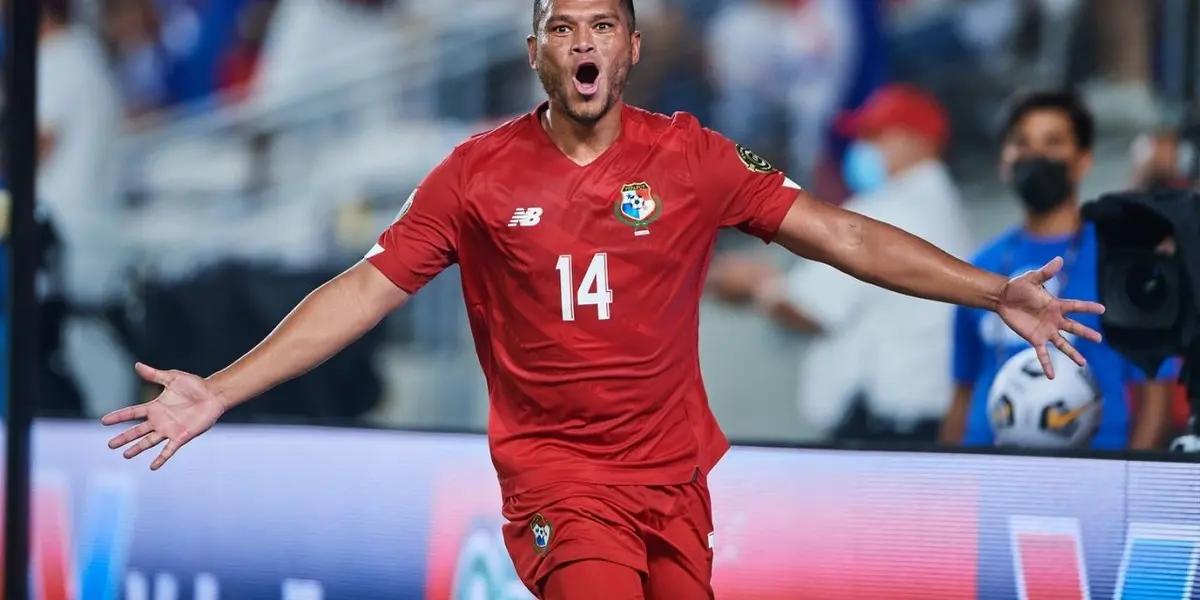 The striker is one of the most dangerous offensive weapons of the Canal team.