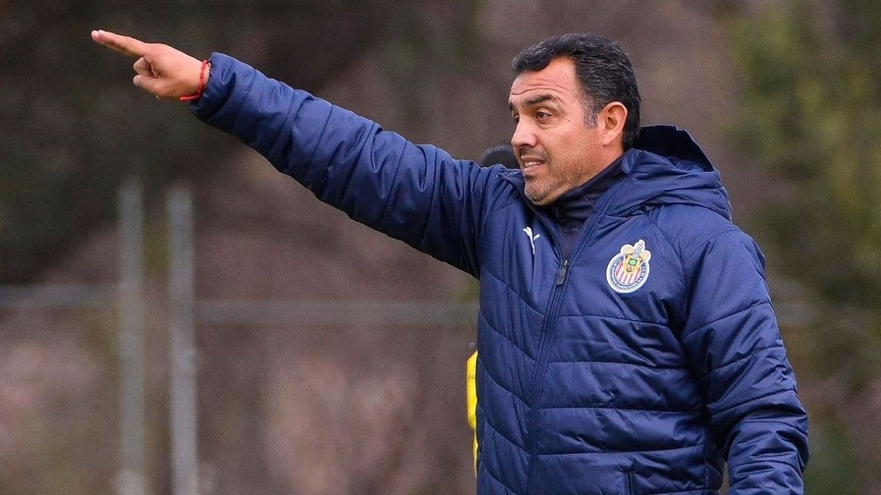 The team from Guadalajara did not have to go to great lengths or pay large fortunes for an immediate solution to the poor results in the tournament, at least for the time being.