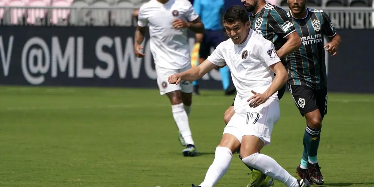 The tournament has started and the fans follow it very closely.