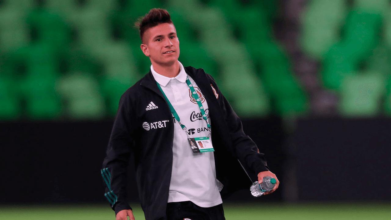 The Unión Española player showed on social networks the hate messages he received against him and his family.