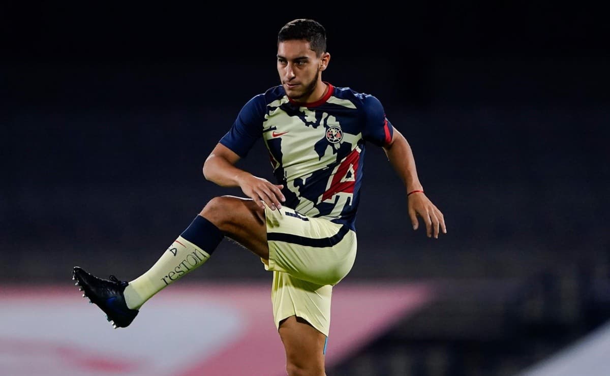 The Uruguayan defender wants to leave to Europe soon.