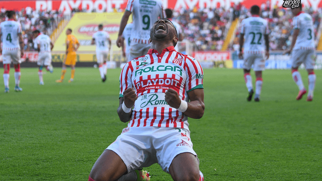 The Uruguayan forward scored the first goal of the match in an intense duel.