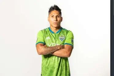 The Uruguayan newspaper El País picked this player as the best footballer of 2020.