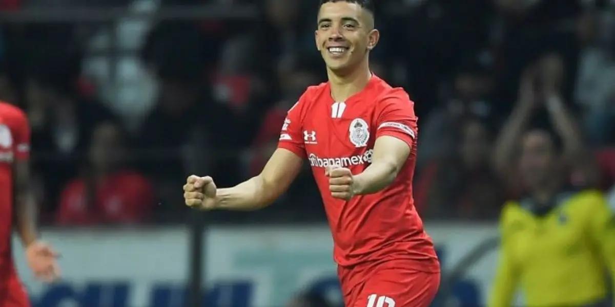 The Uruguayan returns to the club where played his best football