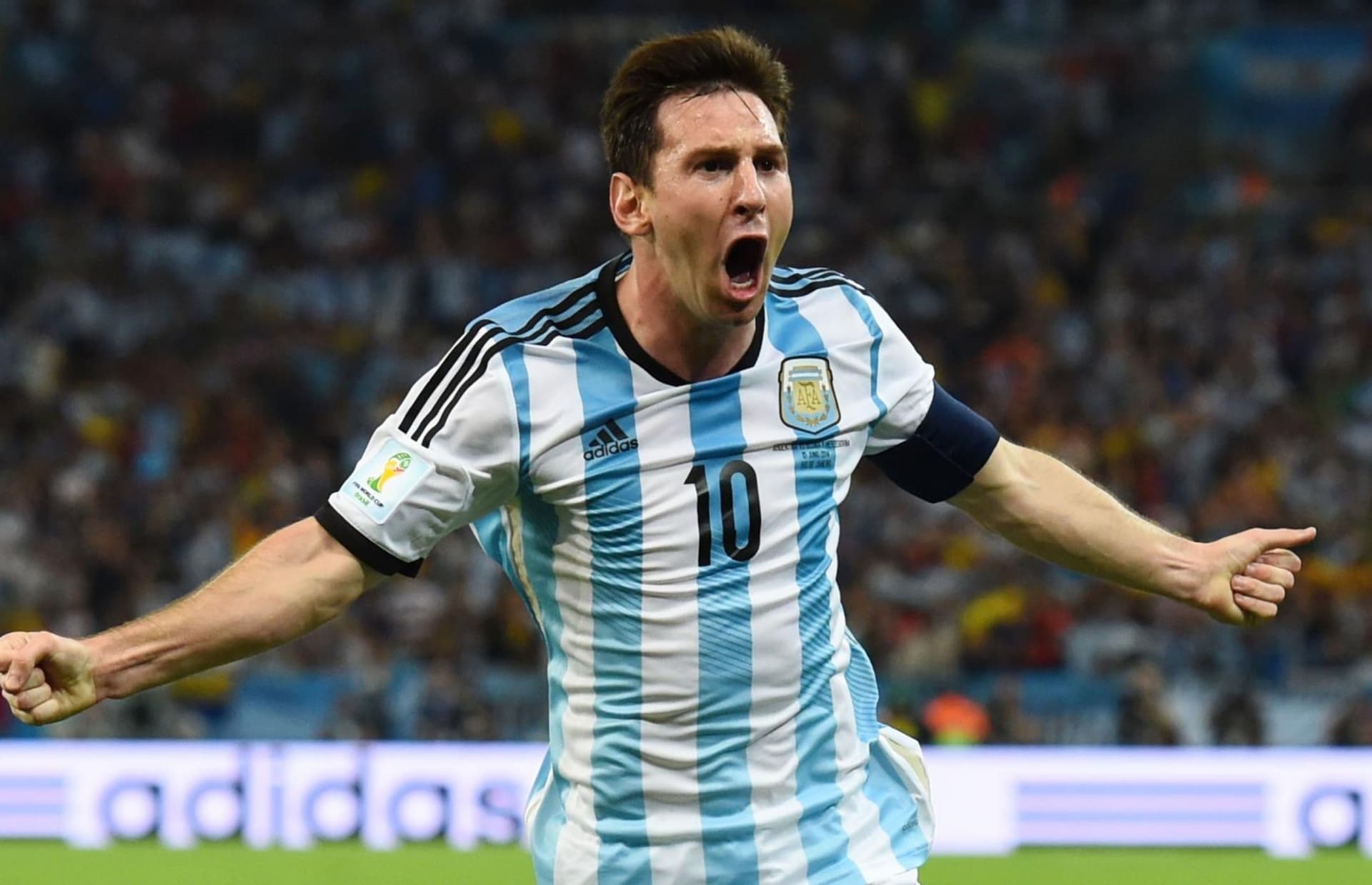 The winger stands out with the shirt of the English team and the fans ask for his call-up to the World Cup