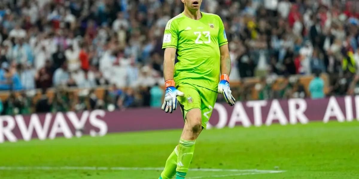 The world champion goalkeeper is in the crosshairs of the box where Cristian Romero plays