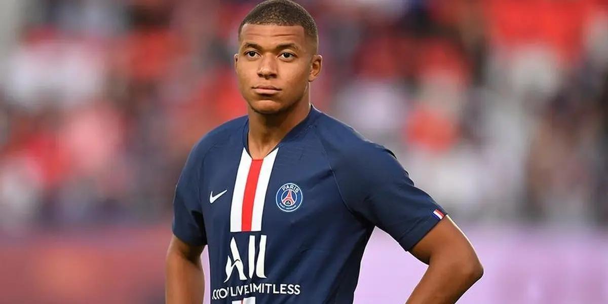 The young attacker was the target of the fans' discomfort due to the rumors regarding a possible departure to Real Madrid.