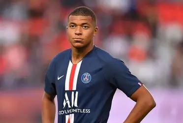 The young attacker was the target of the fans' discomfort due to the rumors regarding a possible departure to Real Madrid.