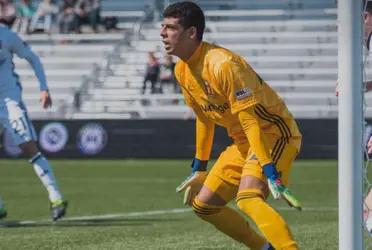 The young goalkeeper of Real Salt Like and the Mexican National Soccer Team is ready to face the challenge of protecting his goal in the friendly against Chile.