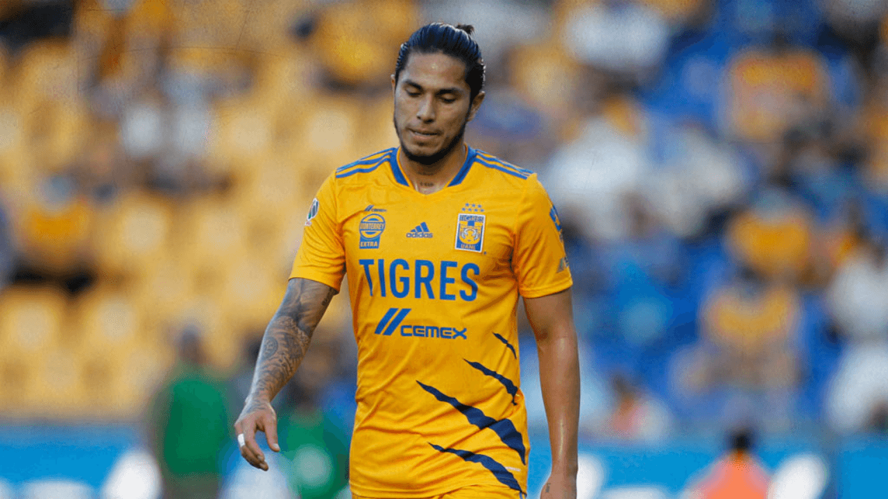 The young Mexican star sparked the rumors with a message on her Twitter account.