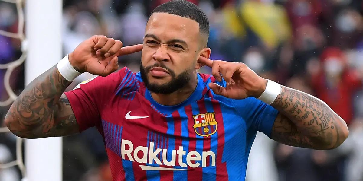 There are many clubs interested in signing the Dutch striker and the club is willing to listen to offers.