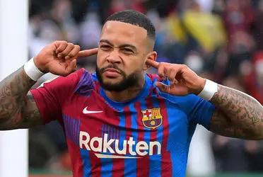 There are many clubs interested in signing the Dutch striker and the club is willing to listen to offers.