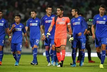 There is a player is experiencing his worst moment since he was a Cruz Azul player and not even his teammates tolerate his attitudes.