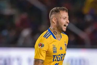 They need a new striker after Brayan Angulo’s departure.