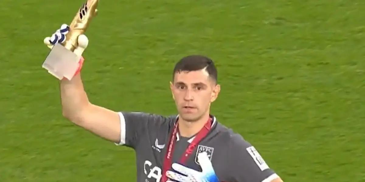 This is how Dibu Martinez will be received at Villa Park, now that he will be playing as a starter