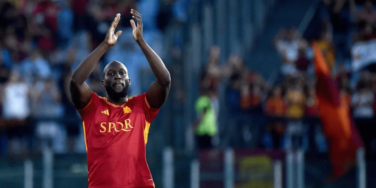 This is how the Roma fans received their latest signing at Stadio Olímpico.