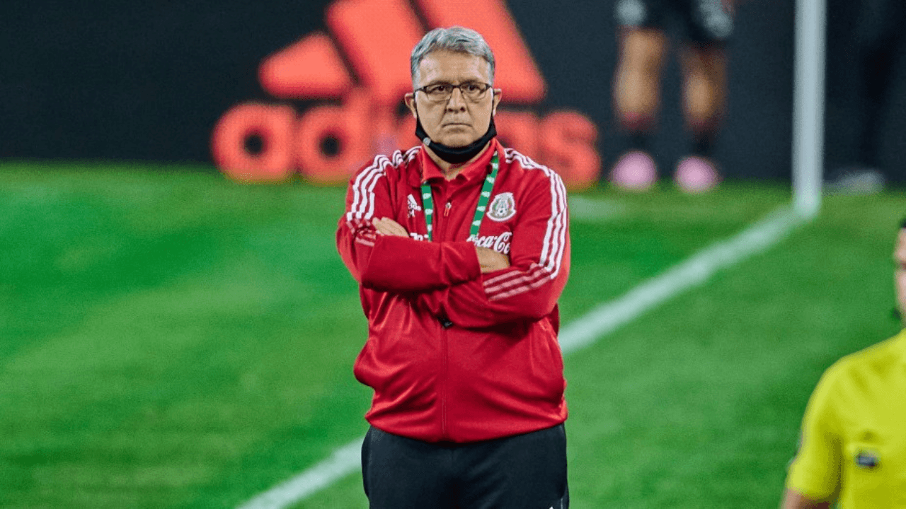 This player, who contributes nothing to El Tri, is no longer fooling the Mexican public.