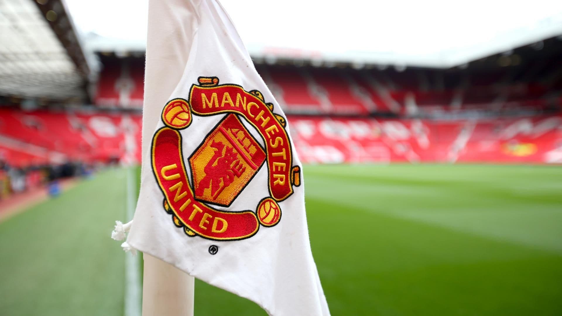 This talented Brazilian winger is keen about coming to Old Trafford and it seems that he is willing to do anything achieve the move.