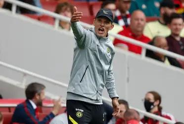 Top English clubs Chelsea and Manchester United will be involved in a transfer battle over the signing of English midfielder Declan Rice.