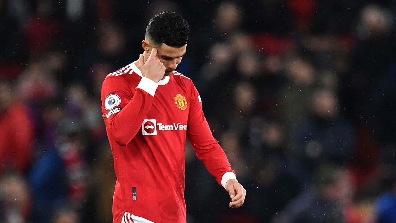 United receives Klopp's team at Old Trafford and manager ten Hag decided to leave the Portuguese star on the bench.