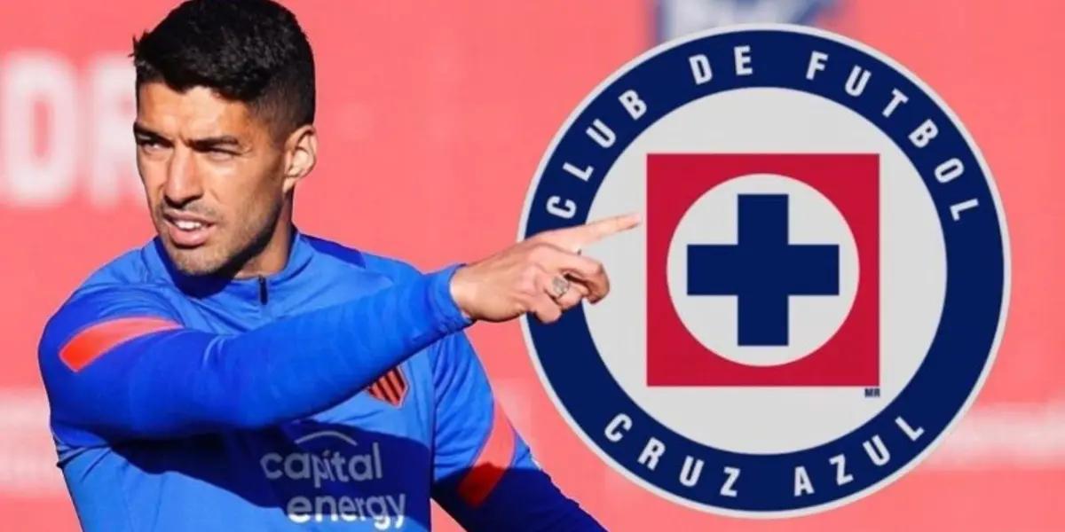 Uruguayan striker Luis Suárez is on Cruz Azul's radar and Víctor Velázquez would release 3 players to sign the Pistolero