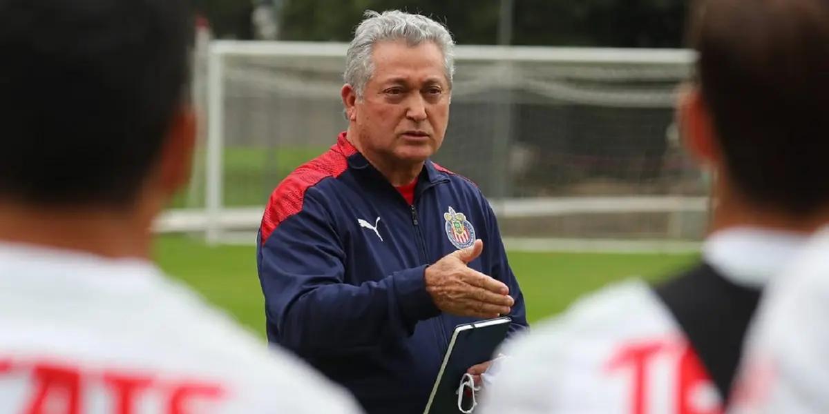 Víctor Manuel Vucetich will continue as coach at Chivas next season and is already planning what the team will be