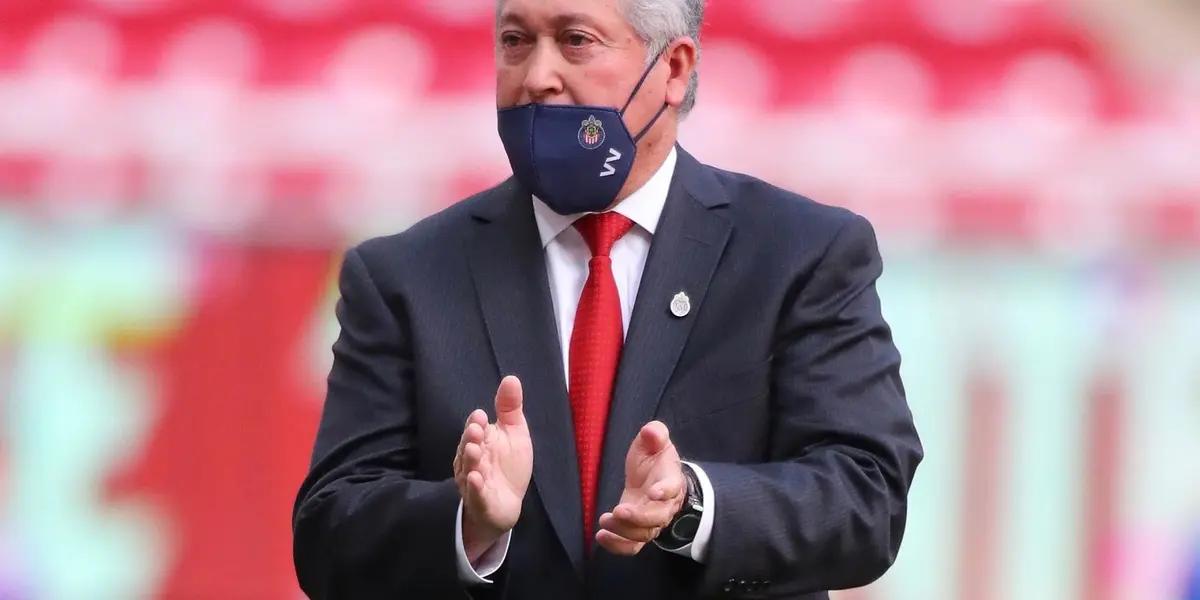Victor4 Manuel Vucetich is undergoing an exceedingly difficult time in Chivas, and his departure from the Mexican club could be imminent after the last message he received.