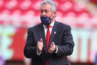 Victor4 Manuel Vucetich is undergoing an exceedingly difficult time in Chivas, and his departure from the Mexican club could be imminent after the last message he received.