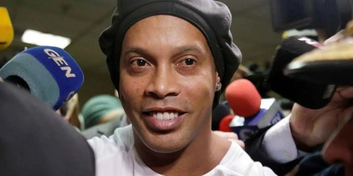 Was the Brazilian really locked? There is a lot of information that says the opposite.