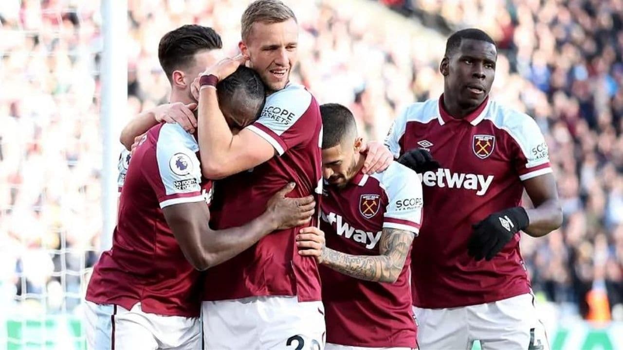 West Ham beat Wolverhampton 1-0 thanks to a solitary goal by Tomas Soucek in the second half. With the win, the Hammers moved within two points of fourth-placed Manchester United.