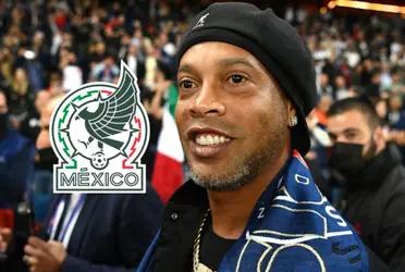 While Dibu Martinez rejected Mexico's hat and told the fan to shove it up his ass... what Ronaldinho did when he received it