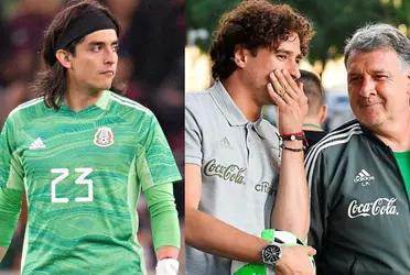 While Guillermo Ochoa agree to everything Martino says, Carlos Acevedo couldn't take it anymore and showed his worst mistake.