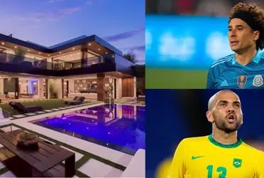 While Guillermo Ochoa lives in a mansion valued at 2 million dollars, the place where Brazilian player Dani Alves lives.